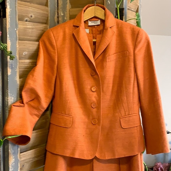 Akris Punto 💯 % Silk split neck dress suit 🤩 - Picture 4 of 8